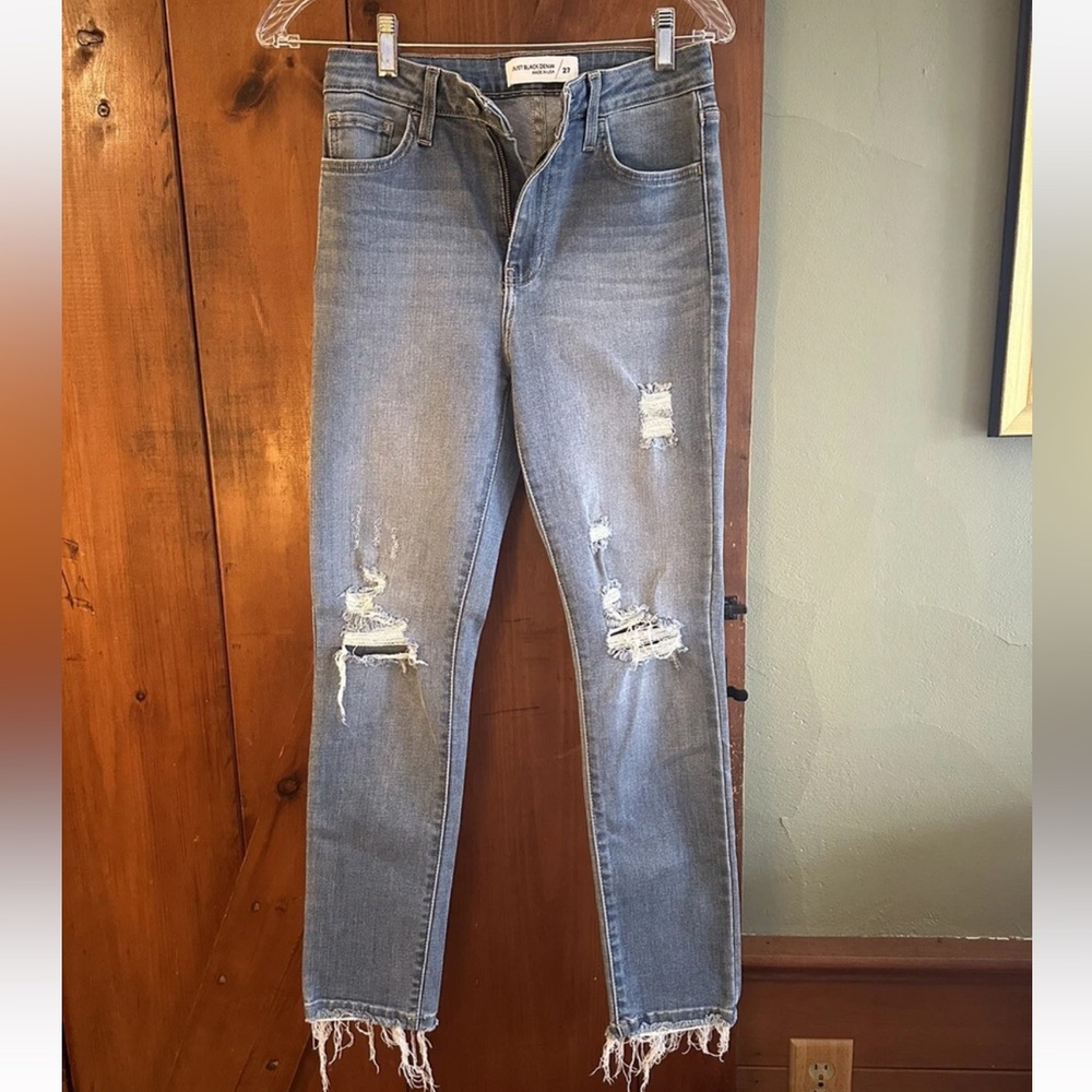NWOT Just Black Distressed Skinny Jeans Sz 27